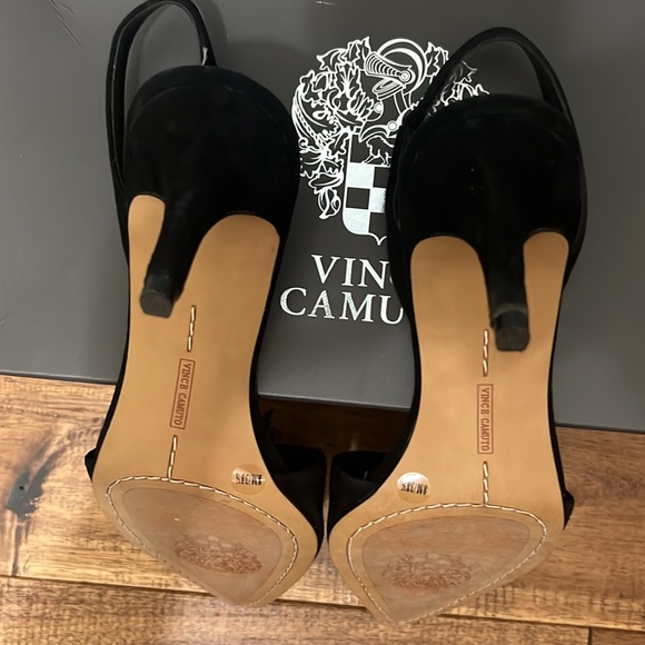 Vince Camuto VC-Kolissa black suede sling back kitten, heel shoes, size 8. - Picture 7 of 7